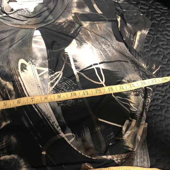 Melanie Lyne Top w/Cut Out and Ruching detail @ collar - Picture 8 of 10